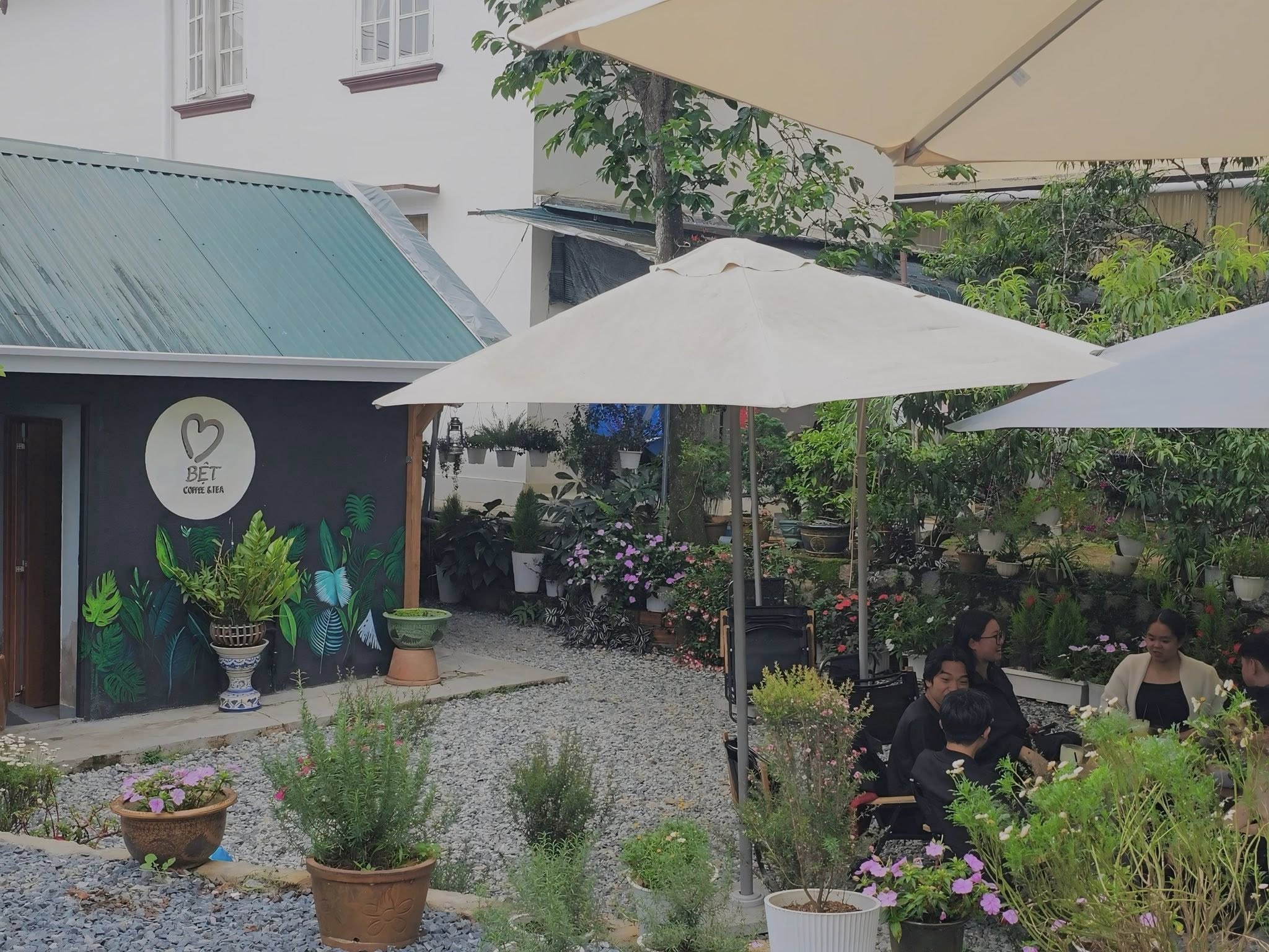 Bệt Coffee & Tea 4