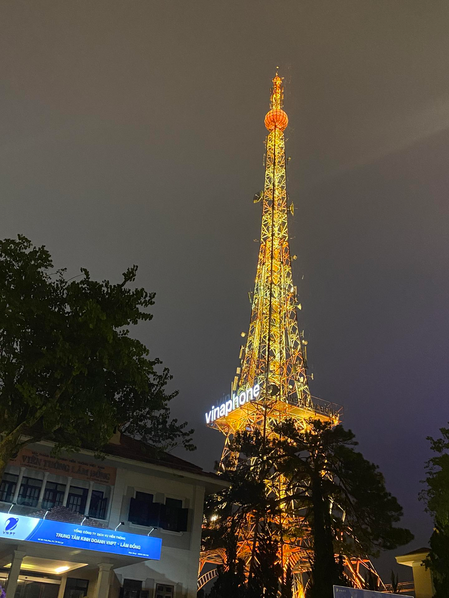 check-in chụp ảnh tháp Eiffel Paris ở Đà Lạt
