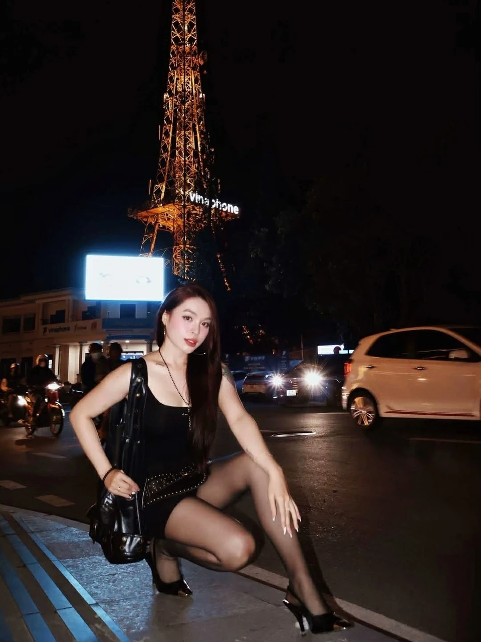 check-in chụp ảnh tháp Eiffel Paris ở Đà Lạt 2