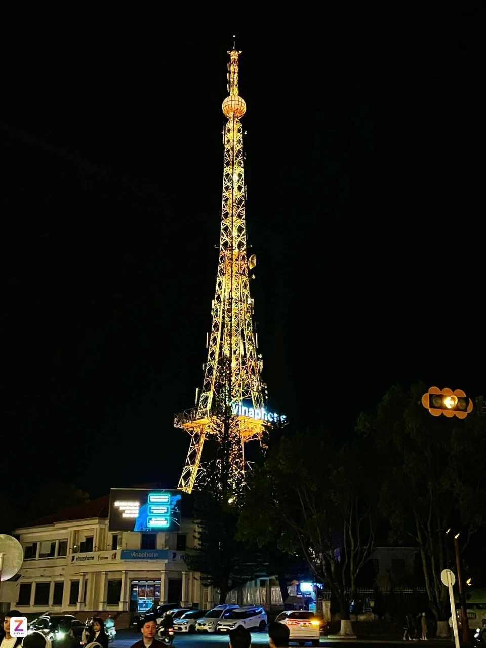 check-in chụp ảnh tháp Eiffel Paris ở Đà Lạt 3