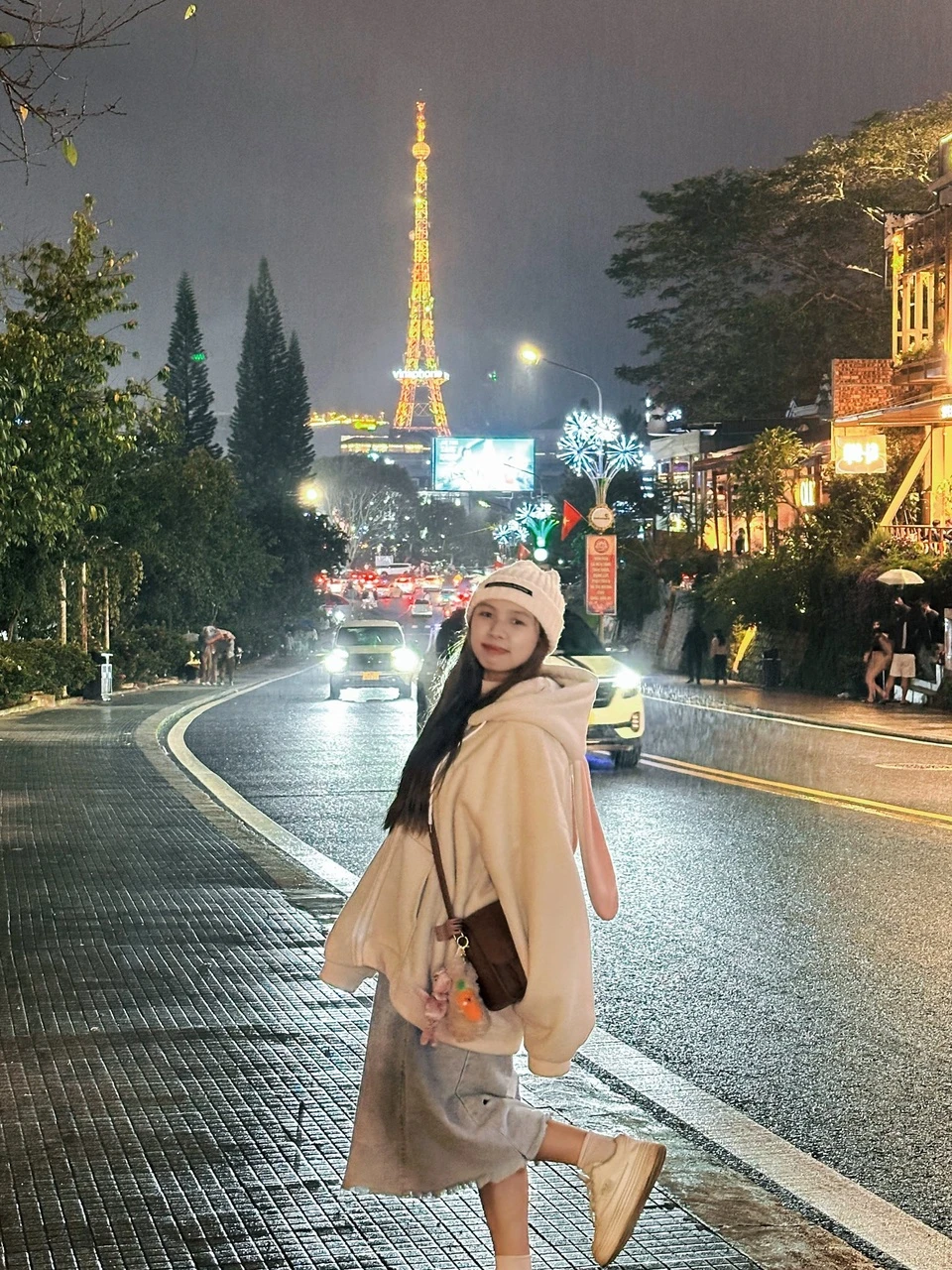 check-in chụp ảnh tháp Eiffel Paris ở Đà Lạt 6