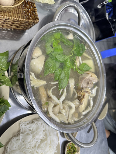 Lẩu gà lá é 81 hùng vương 6