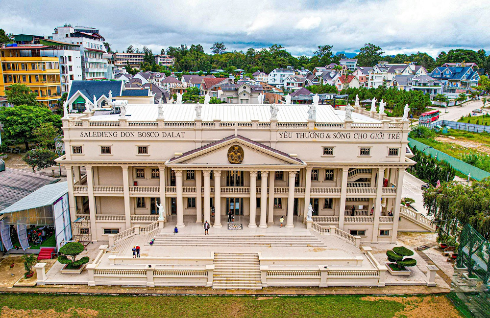 Những góc sống ảo “xỉu ngang xỉu dọc” tại nhà mục vụ Don Bosco Đà Lạt 6